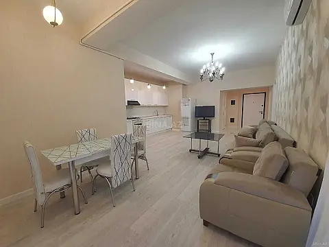 Kirayə verilir 2 otaqlı mənzil 85 m²