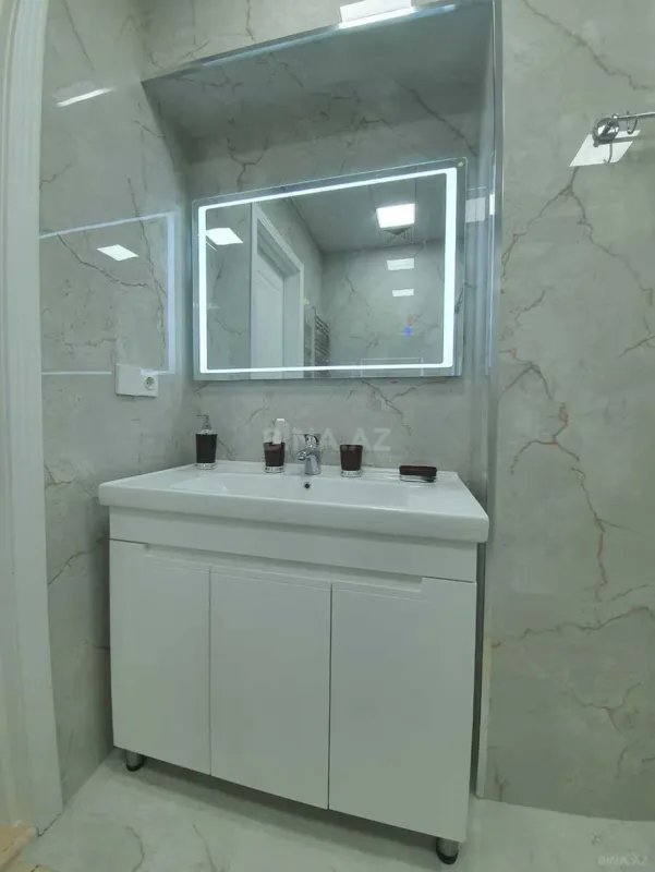 Kirayə verilir 2 otaqlı mənzil 85 m²
