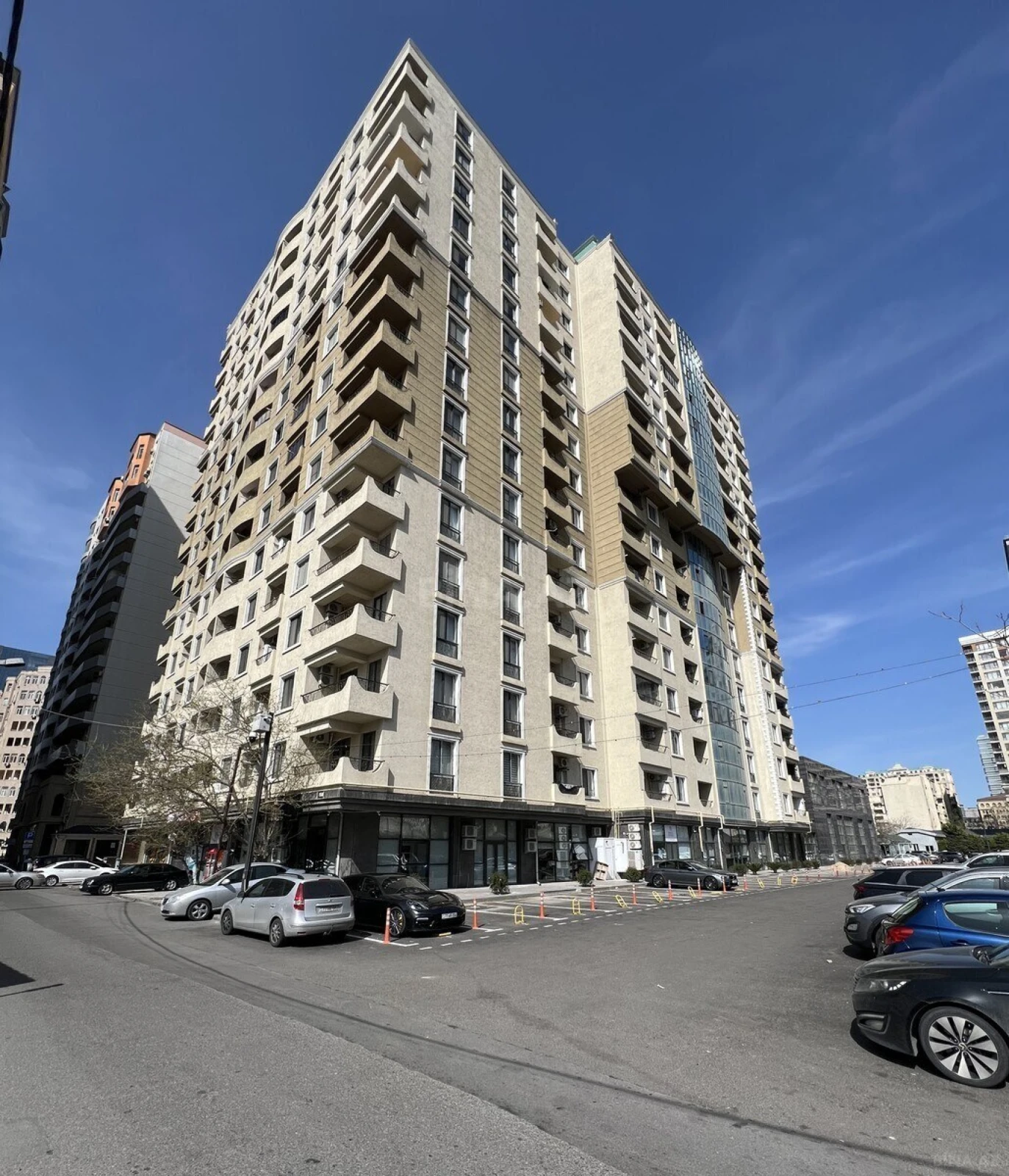 Satılır 2 otaqlı mənzil 97 m²