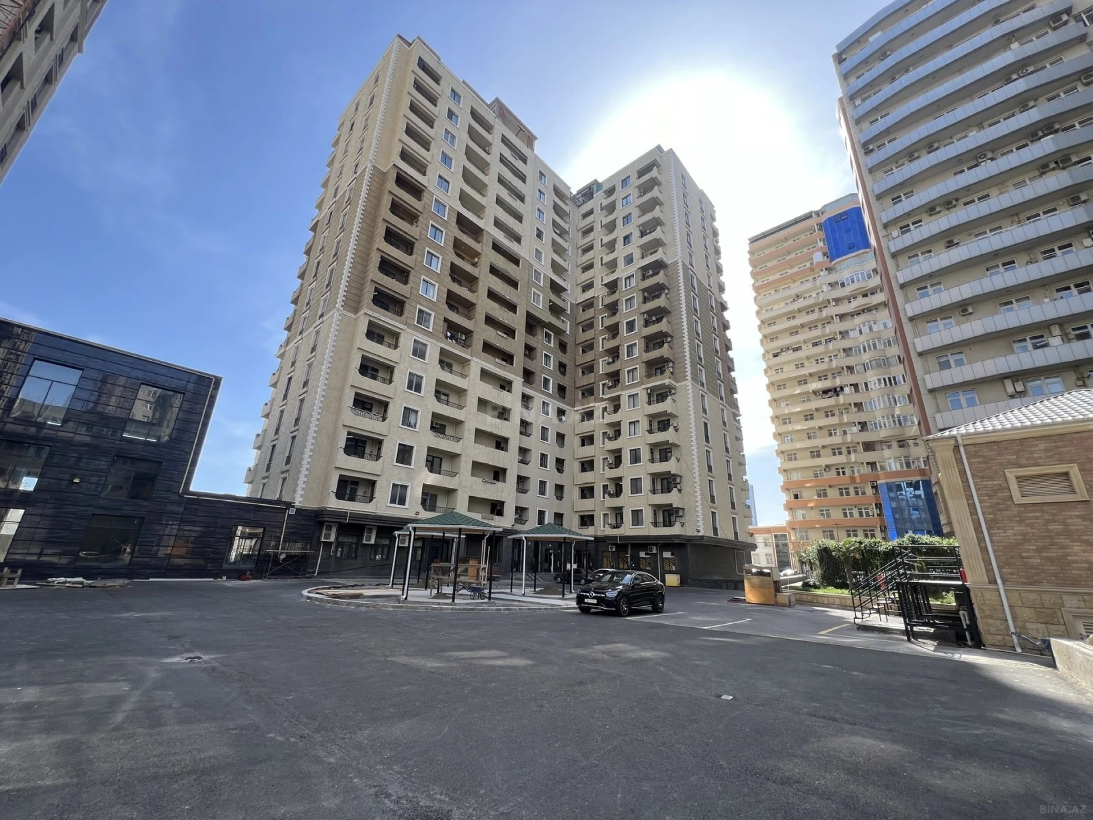 Satılır 2 otaqlı mənzil 97 m²