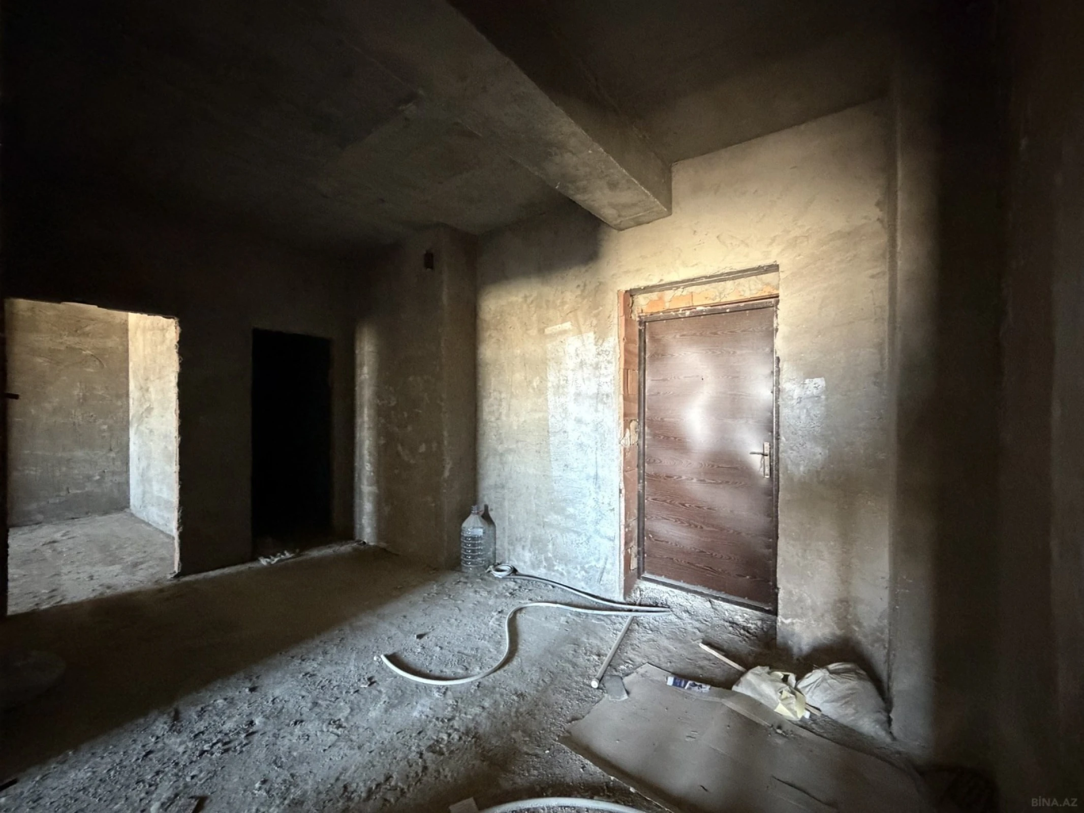 Satılır 2 otaqlı mənzil 97 m²