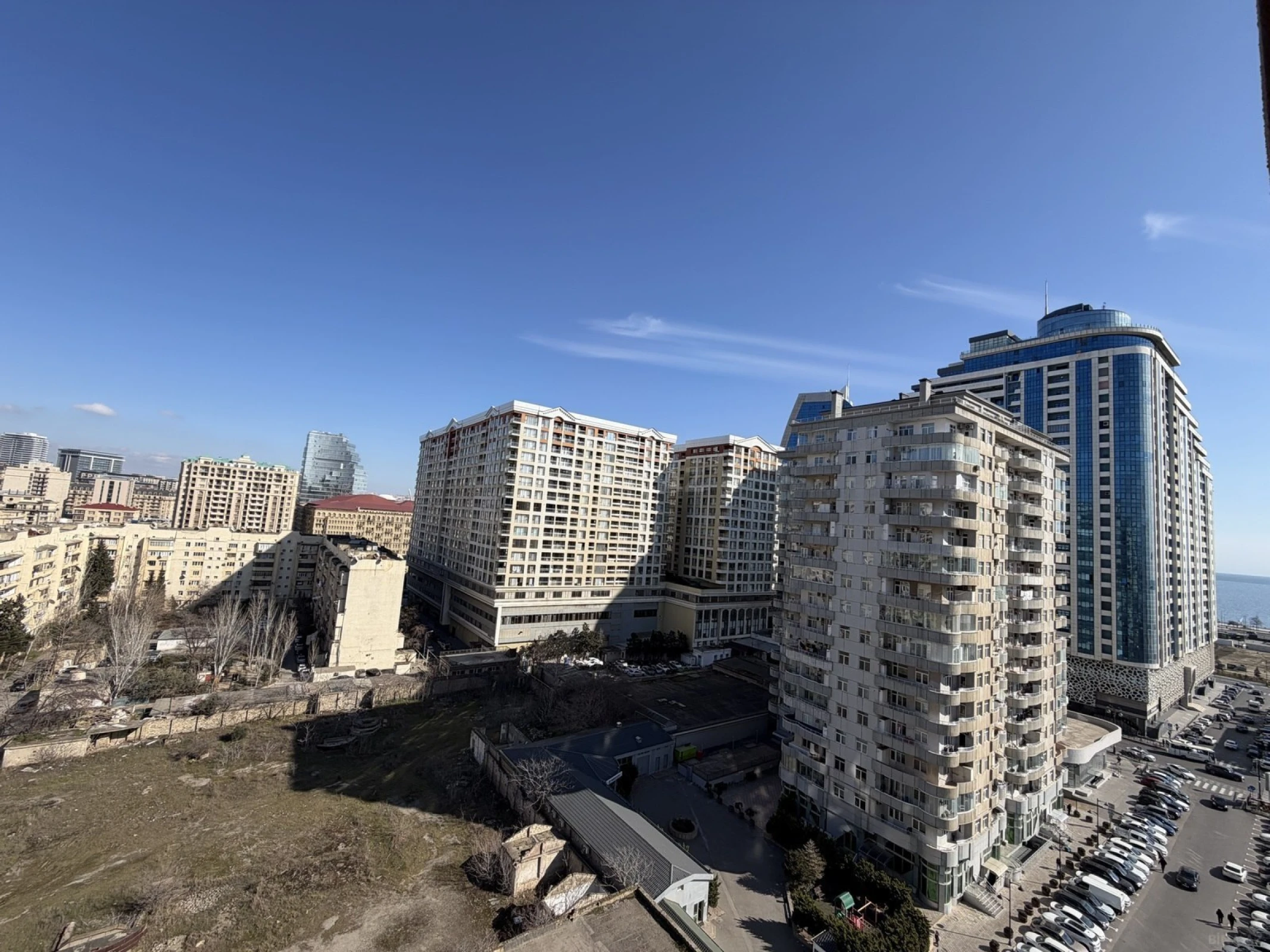 Satılır 2 otaqlı mənzil 97 m²