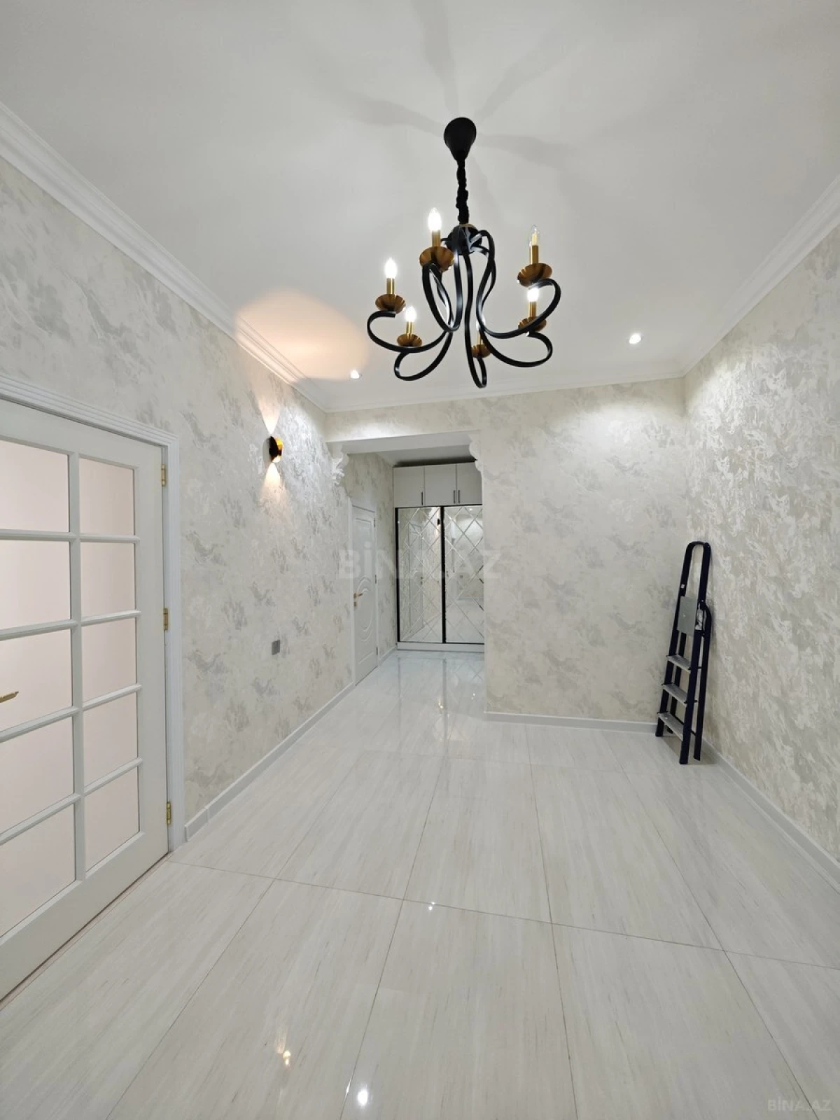 Satılır 2 otaqlı mənzil 88 m²