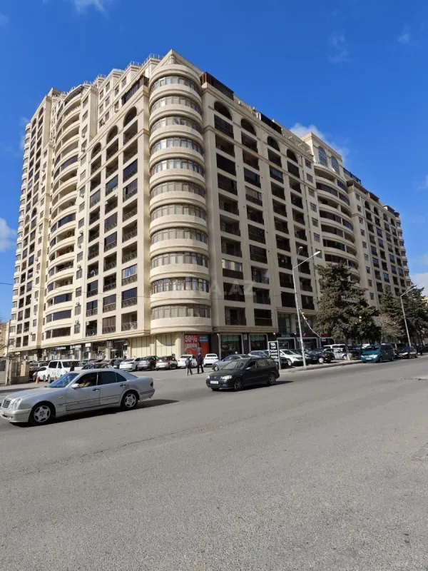 Satılır 2 otaqlı mənzil 88 m²