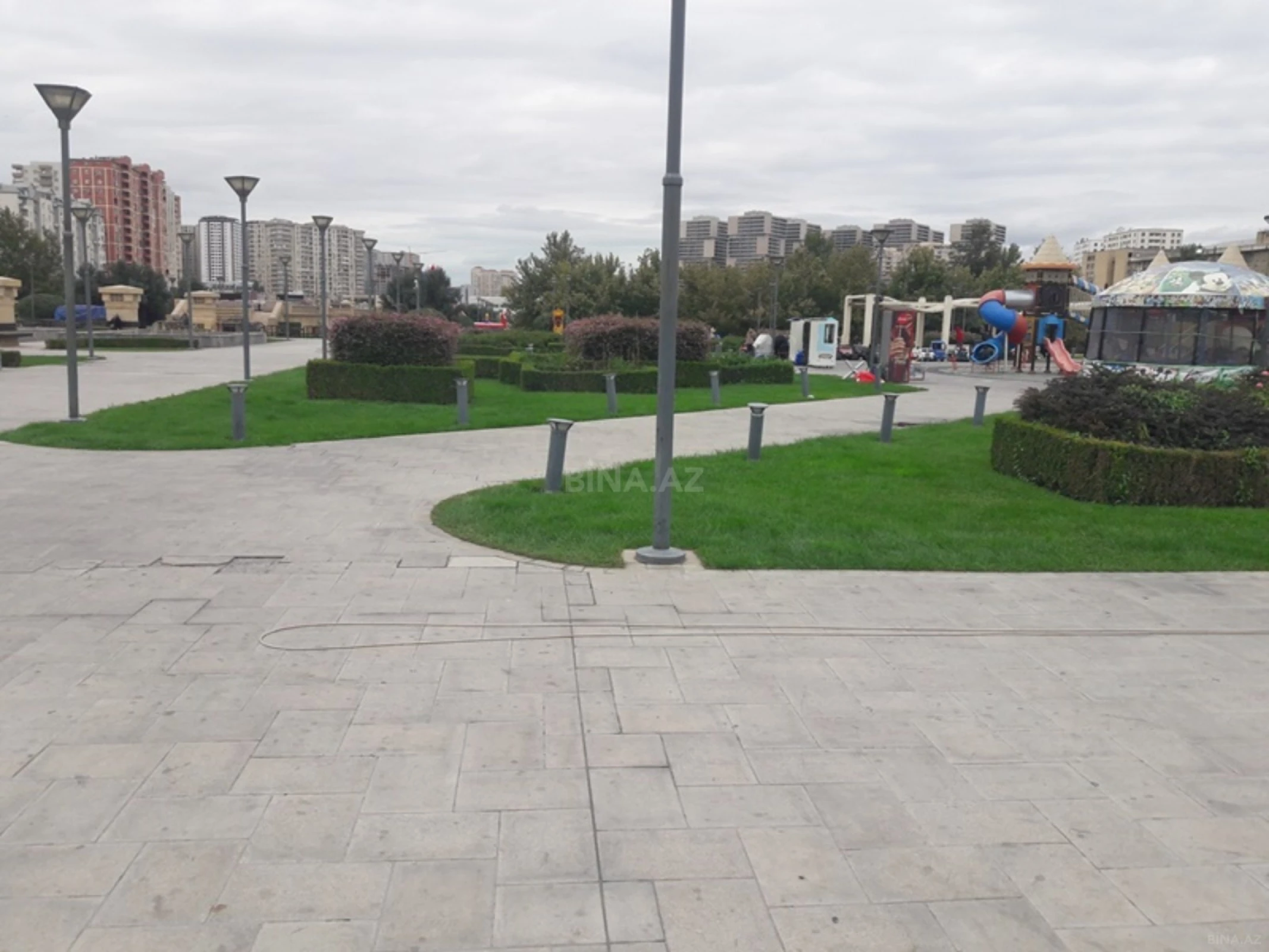 Satılır 5 otaqlı mənzil 192 m²