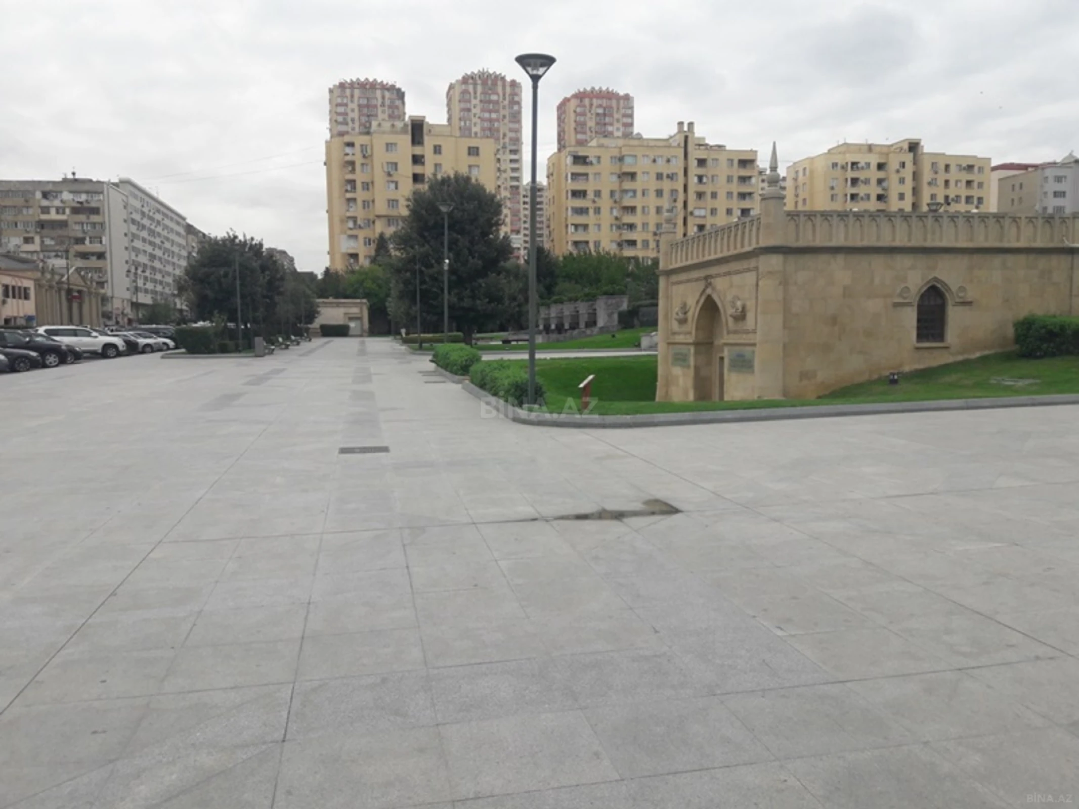 Satılır 5 otaqlı mənzil 192 m²