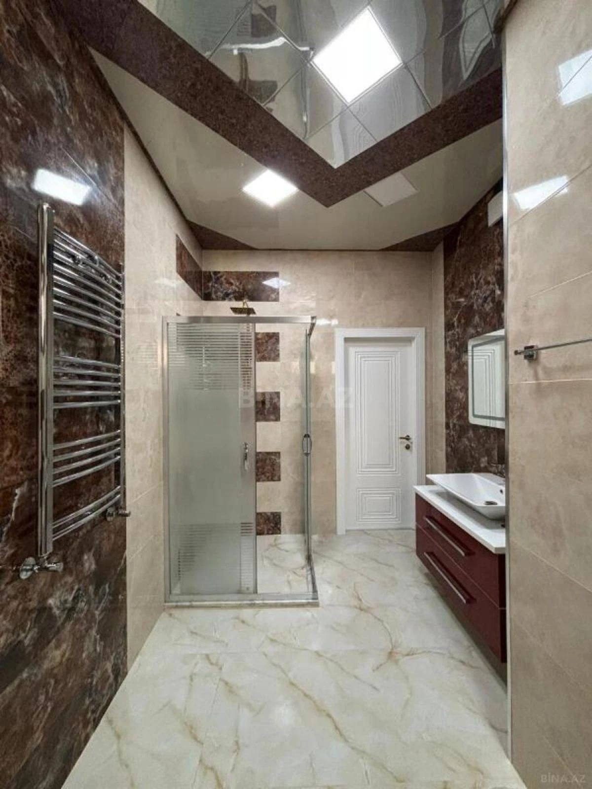 Satılır 5 otaqlı mənzil 192 m²