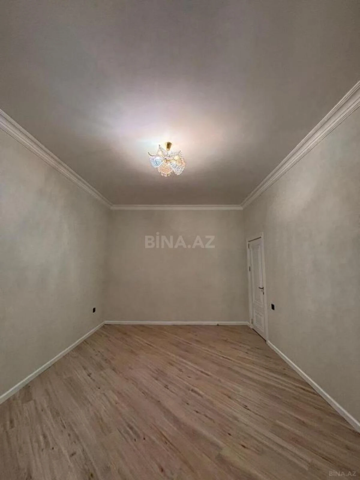 Satılır 5 otaqlı mənzil 192 m²