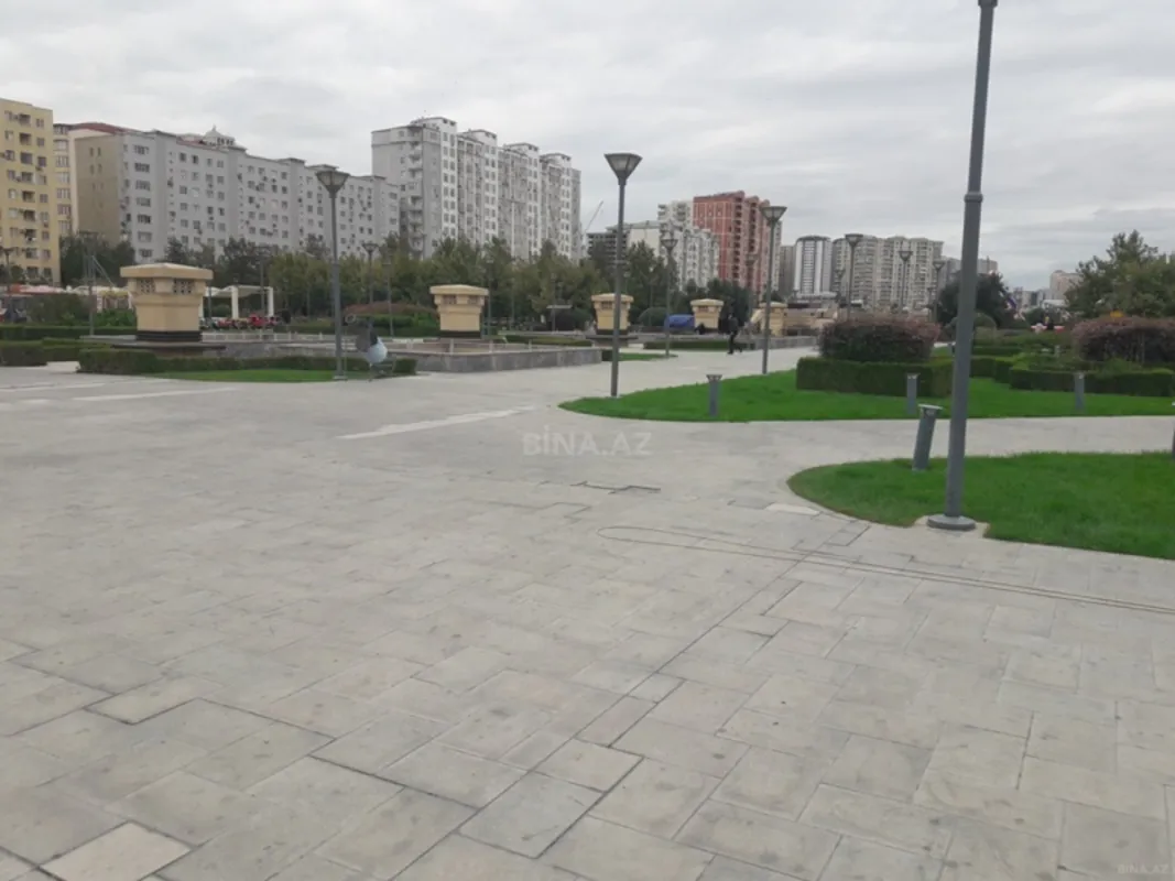 Satılır 5 otaqlı mənzil 192 m²