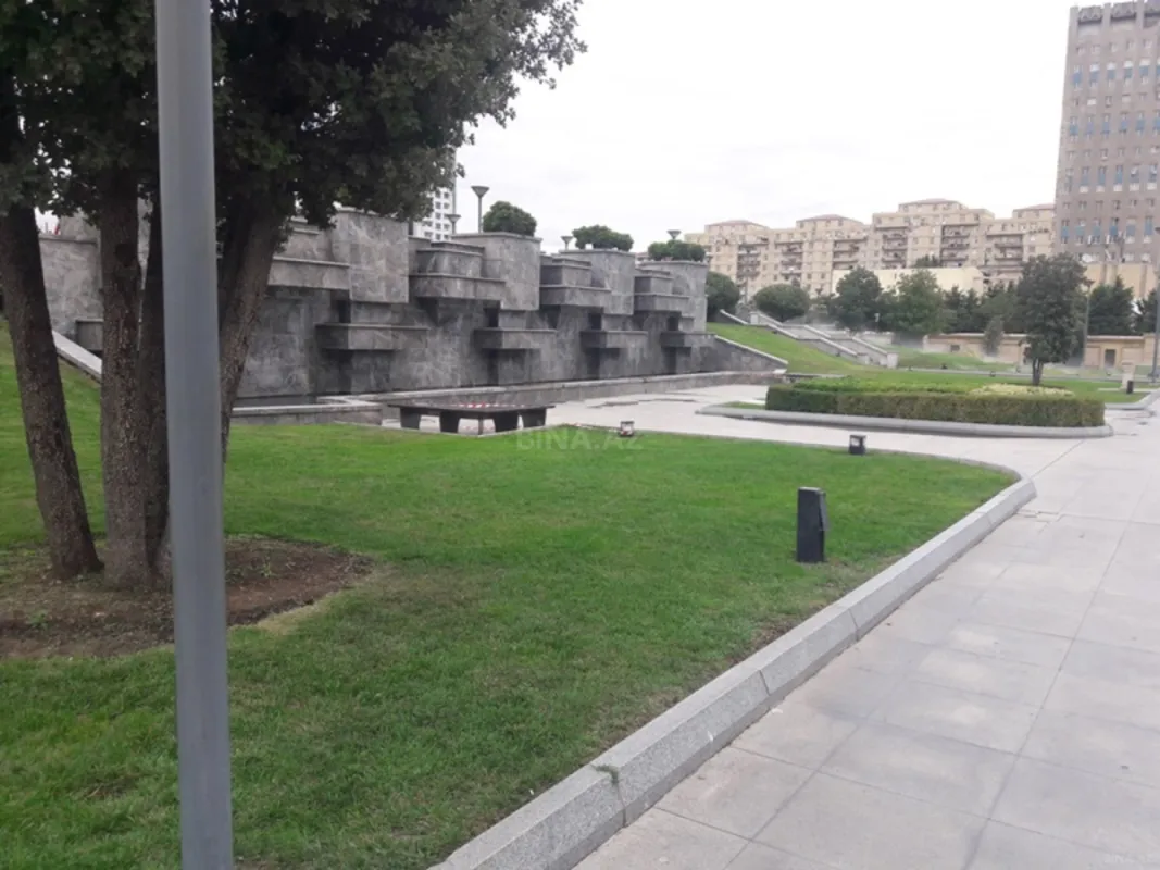 Satılır 5 otaqlı mənzil 192 m²