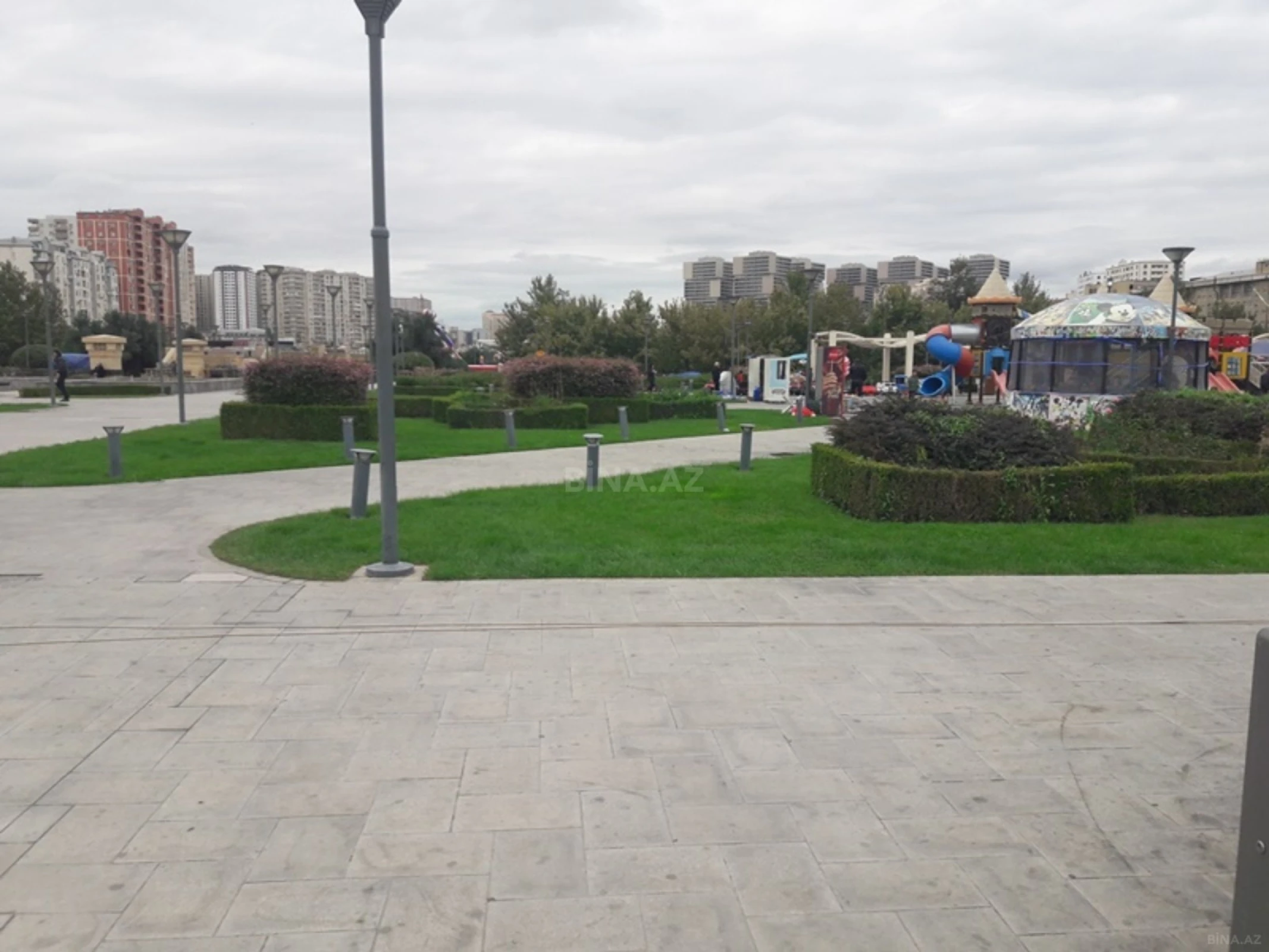 Satılır 5 otaqlı mənzil 192 m²