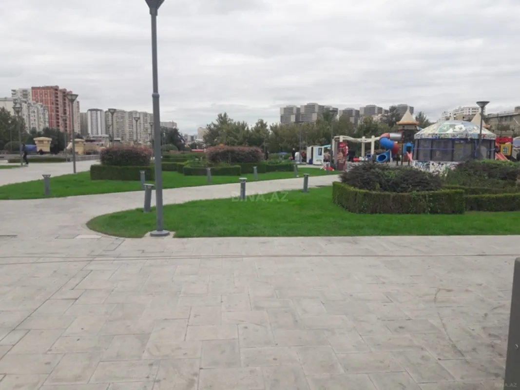 Satılır 5 otaqlı mənzil 192 m²