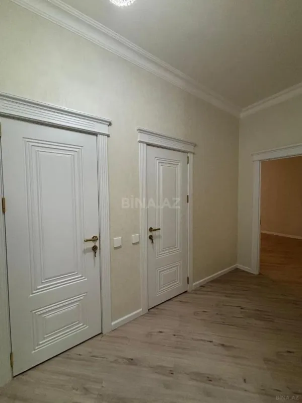 Satılır 5 otaqlı mənzil 192 m²