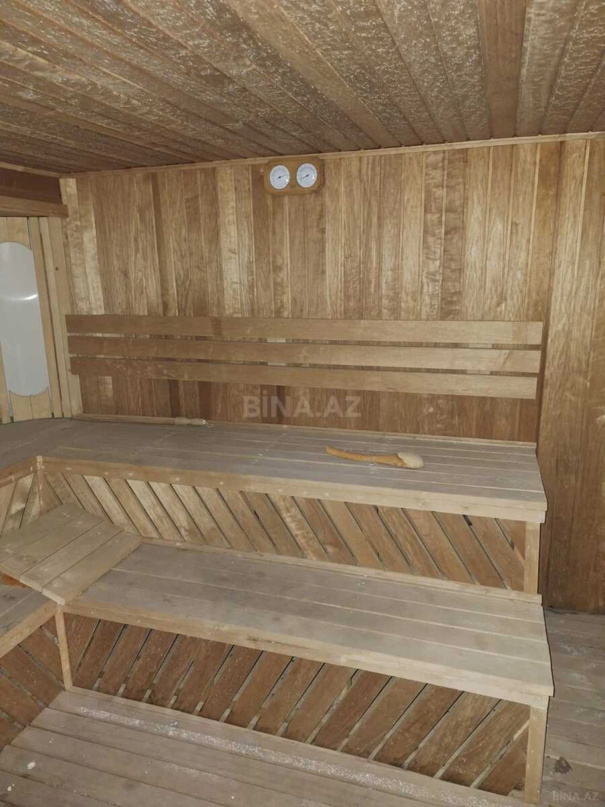 Satılır 10 otaqlı həyət evi 2000 m²