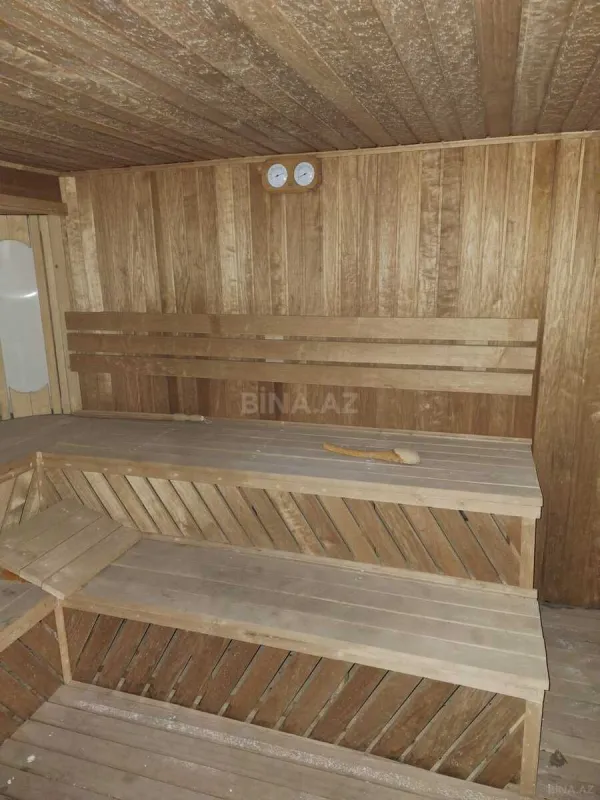 Satılır 10 otaqlı həyət evi 2000 m²