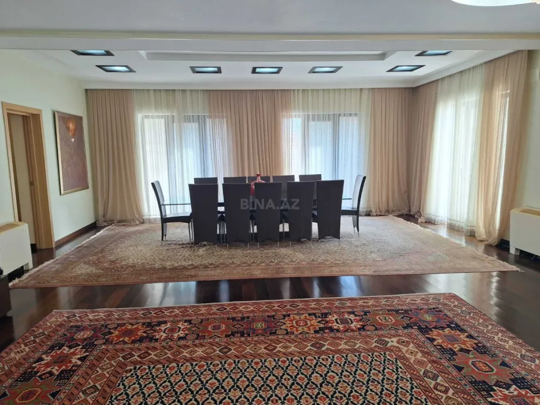 Satılır 10 otaqlı həyət evi 2000 m²