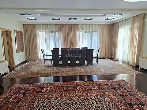 Satılır 10 otaqlı həyət evi 2000 m²