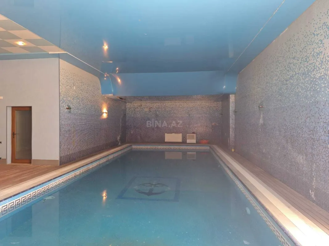 Satılır 10 otaqlı həyət evi 2000 m²