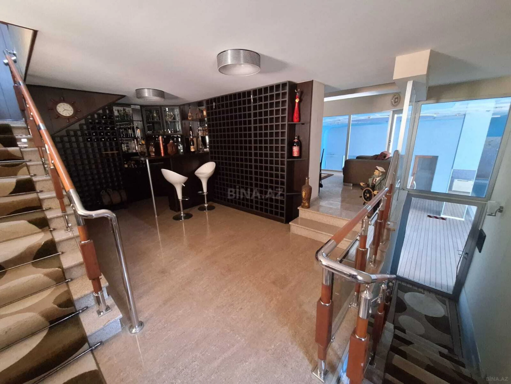 Satılır 10 otaqlı həyət evi 2000 m²