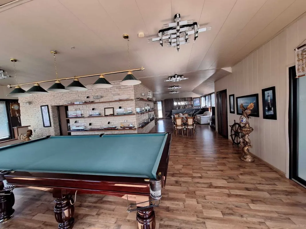 Satılır 10 otaqlı həyət evi 2000 m²