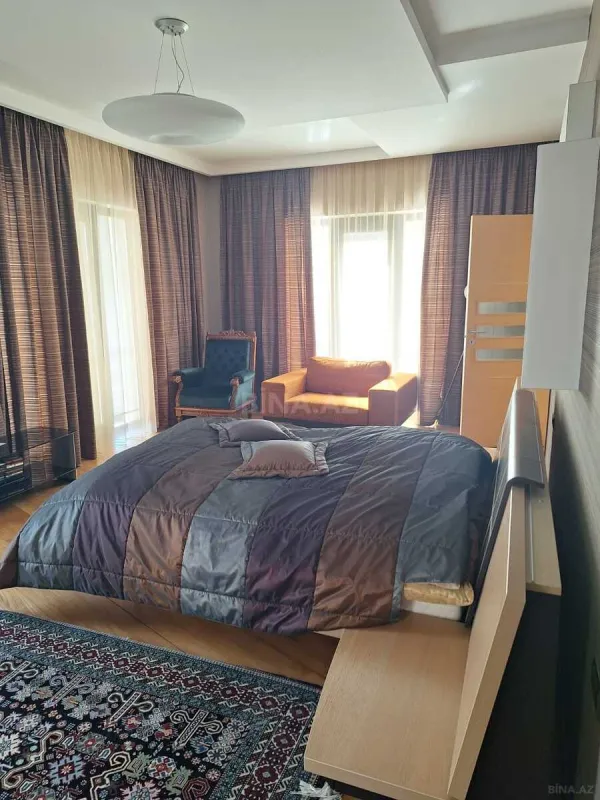 Satılır 10 otaqlı həyət evi 2000 m²