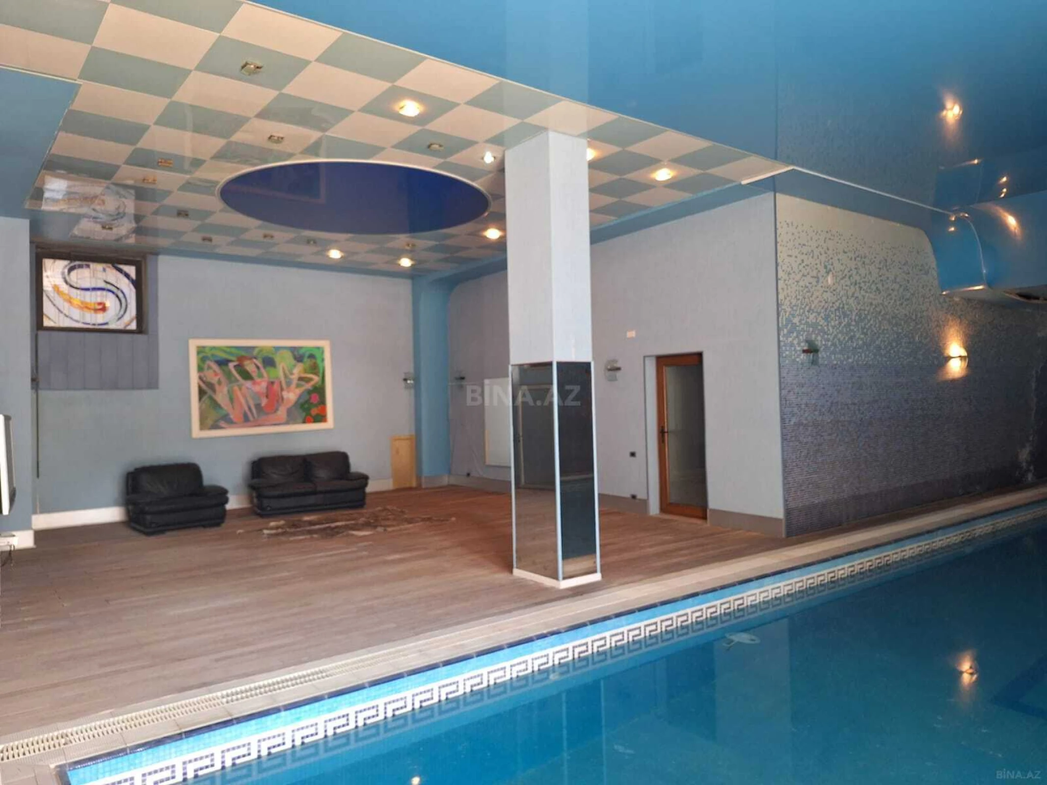 Satılır 10 otaqlı həyət evi 2000 m²