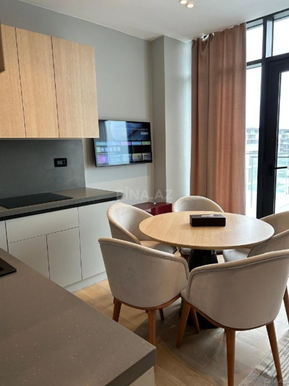 Kirayə verilir 3 otaqlı mənzil 130 m²