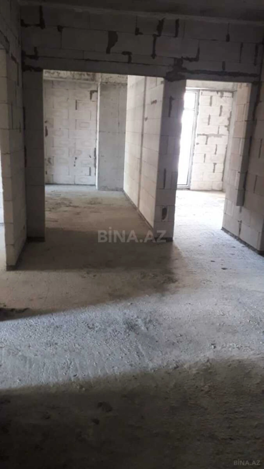 Satılır 4 otaqlı mənzil 179 m²