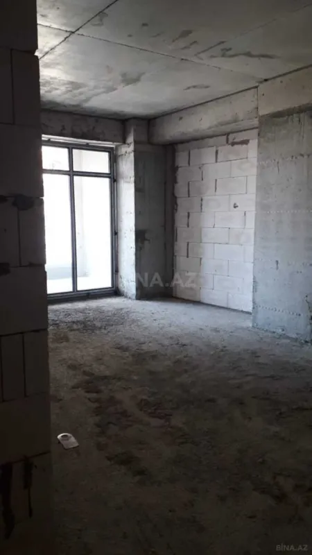 Satılır 4 otaqlı mənzil 179 m²