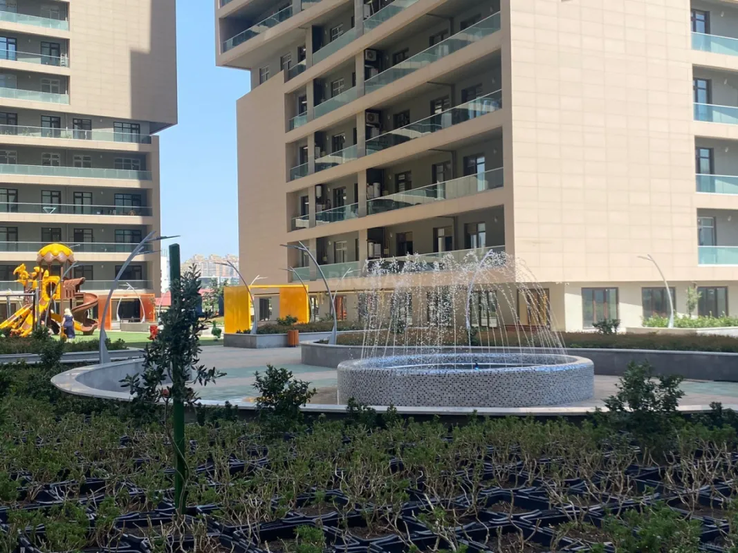 Satılır 4 otaqlı mənzil 179 m²