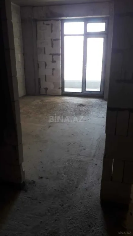 Satılır 4 otaqlı mənzil 179 m²