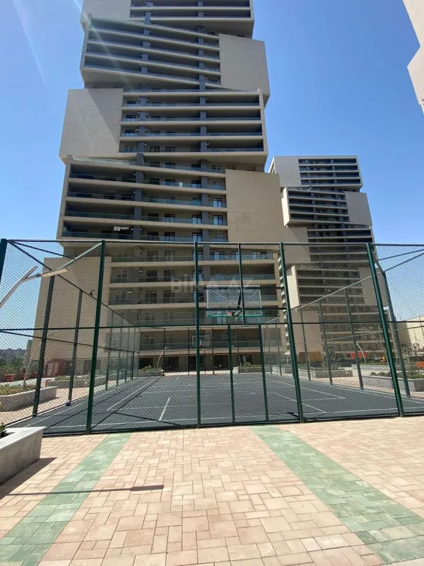 Satılır 4 otaqlı mənzil 179 m²
