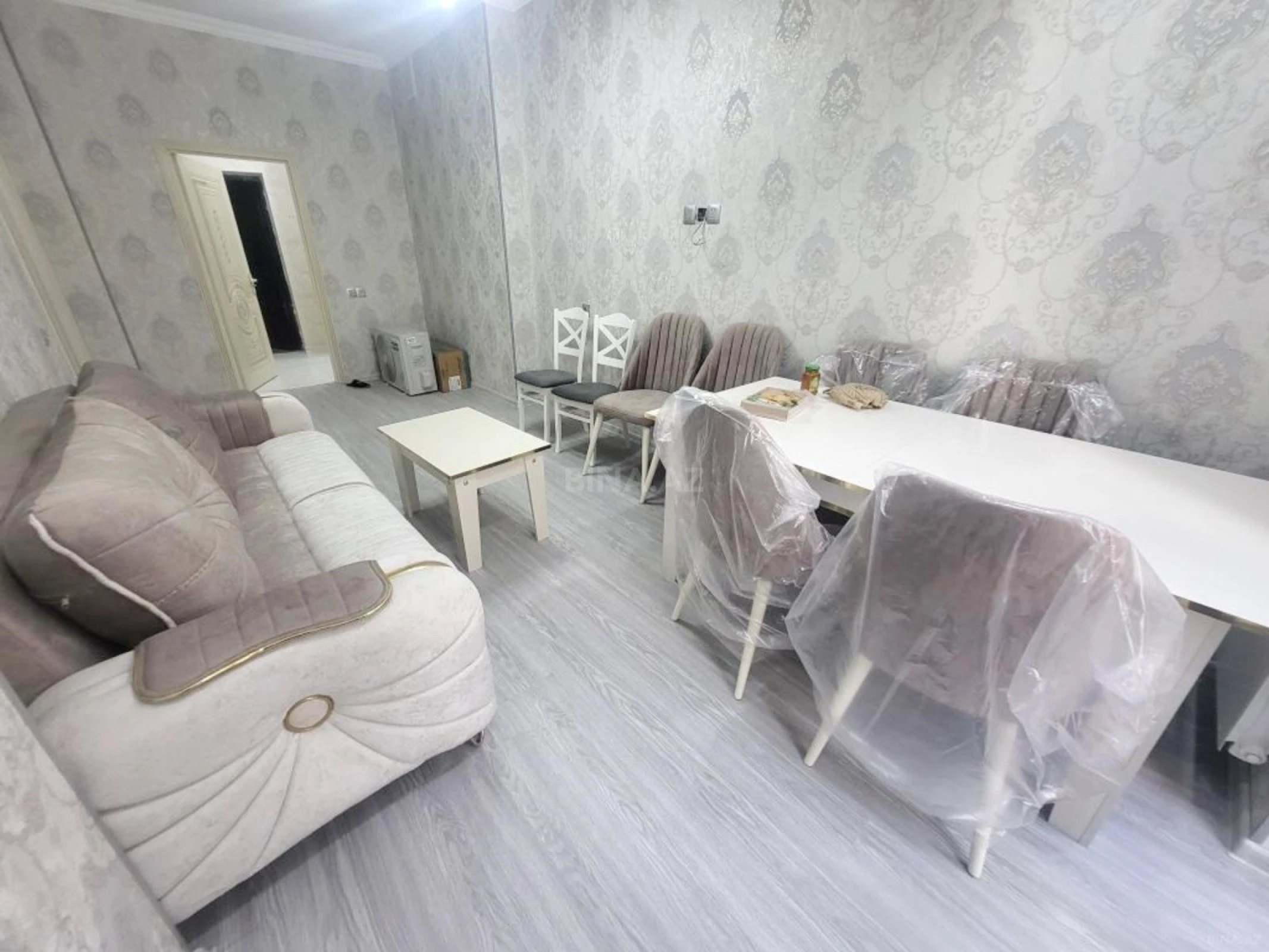 Kirayə verilir 2 otaqlı mənzil 94 m²