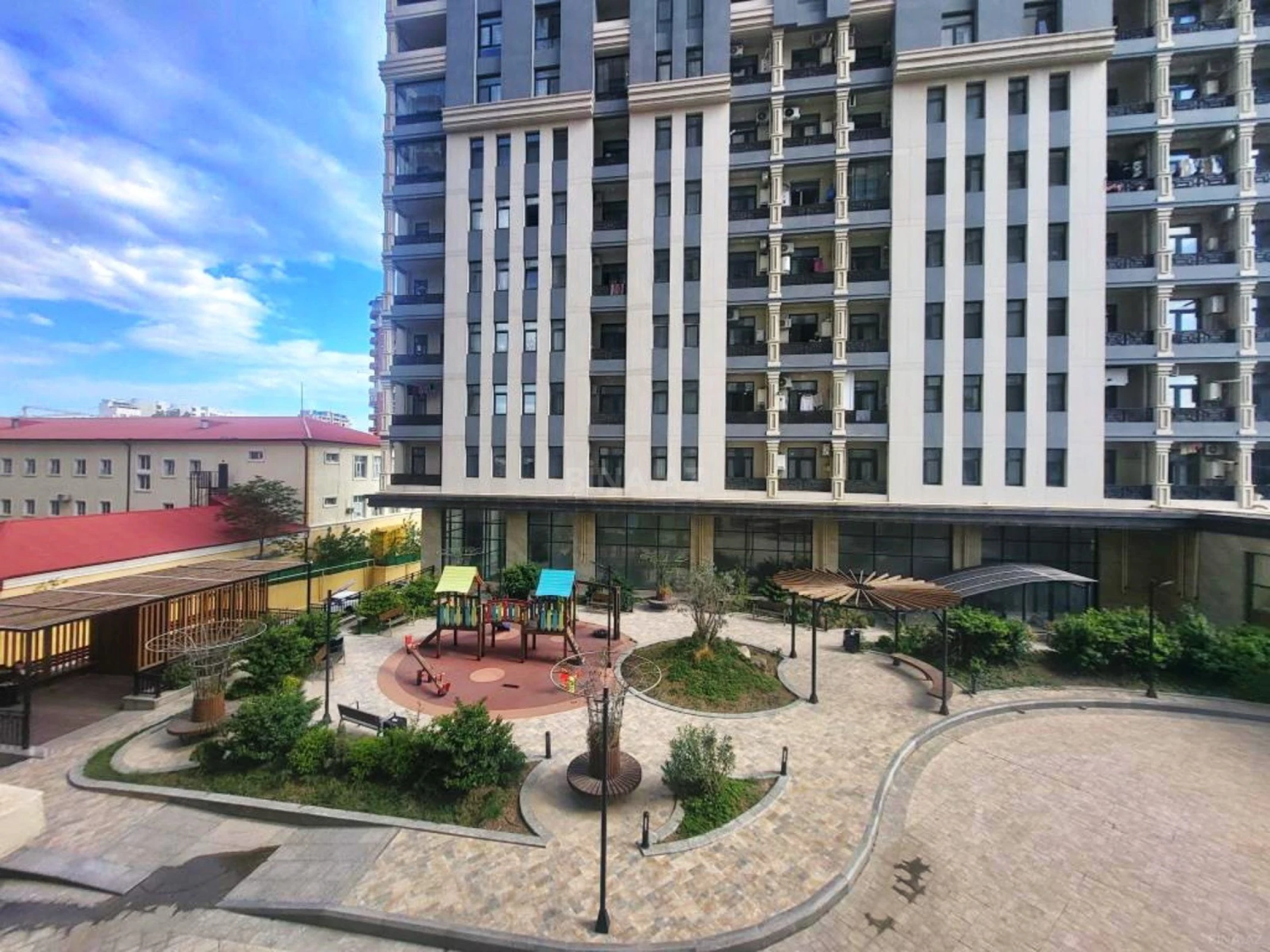 Kirayə verilir 2 otaqlı mənzil 94 m²