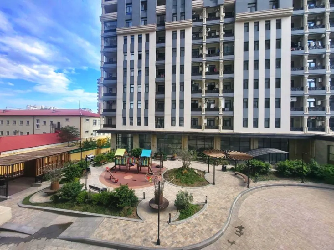 Kirayə verilir 2 otaqlı mənzil 94 m²