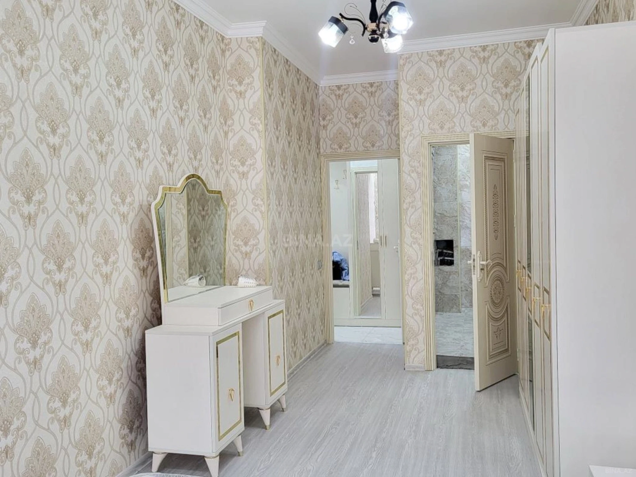 Kirayə verilir 2 otaqlı mənzil 94 m²