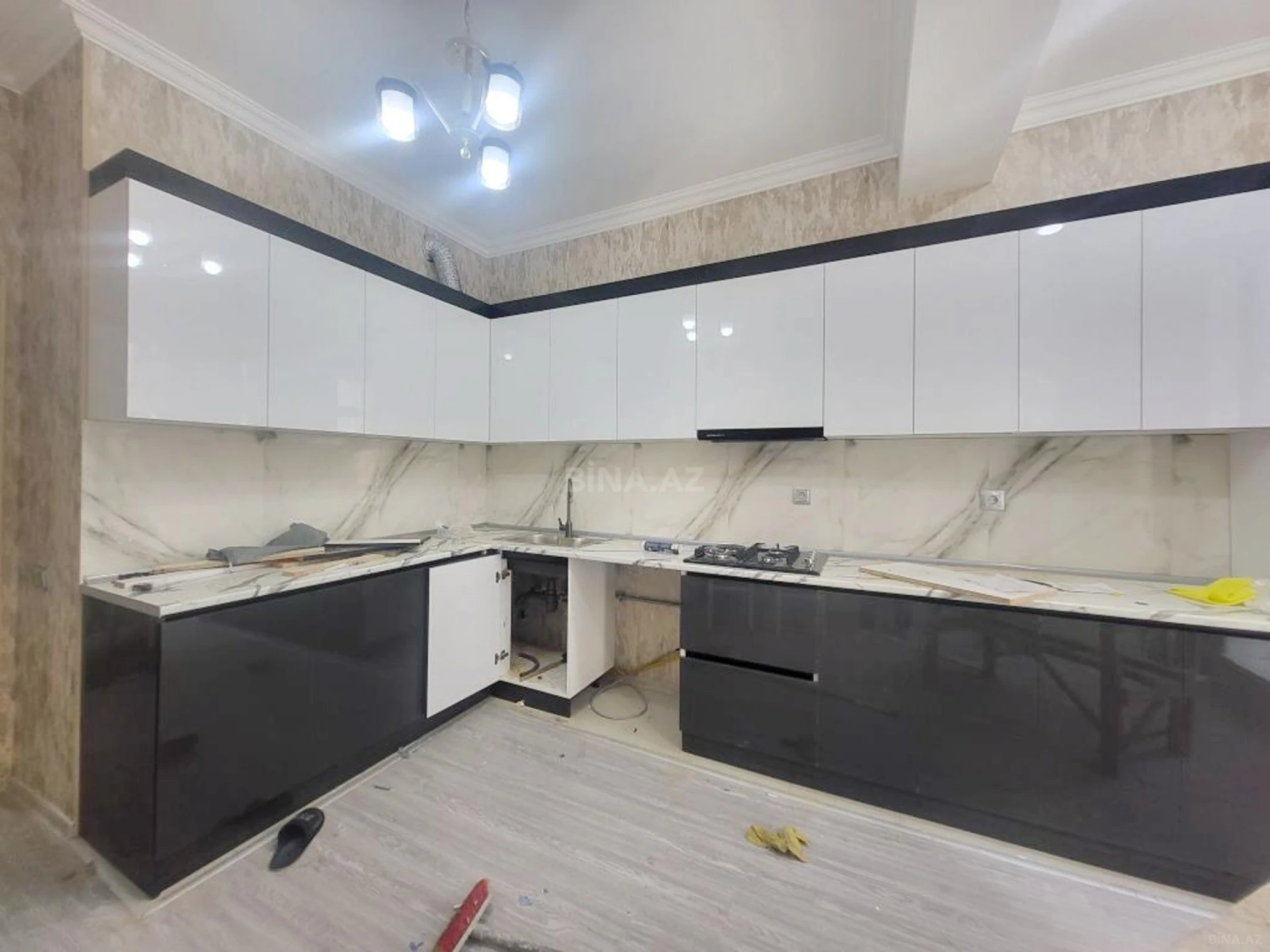 Kirayə verilir 2 otaqlı mənzil 94 m²