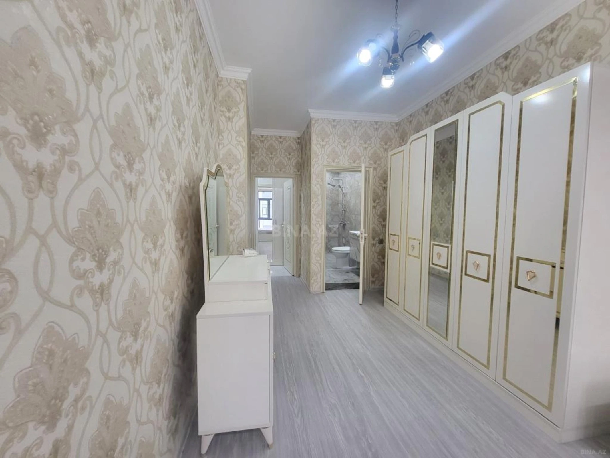 Kirayə verilir 2 otaqlı mənzil 94 m²