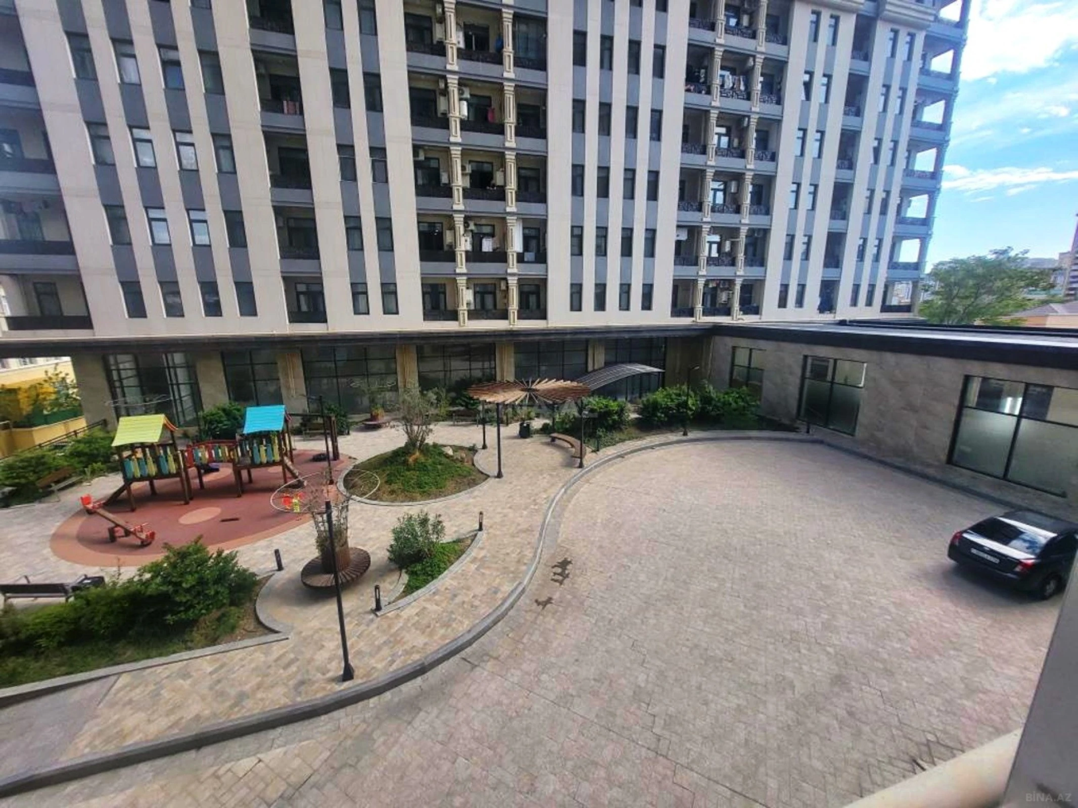 Kirayə verilir 2 otaqlı mənzil 94 m²