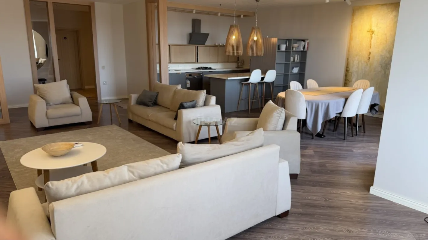 Kirayə verilir 3 otaqlı mənzil 160 m²