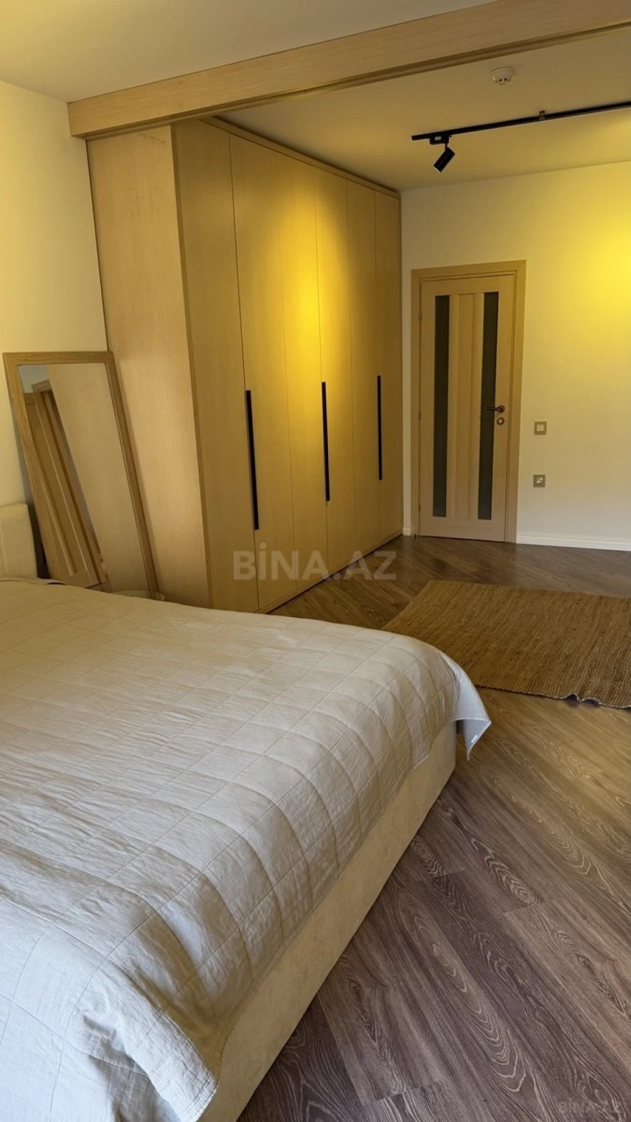 Kirayə verilir 3 otaqlı mənzil 160 m²