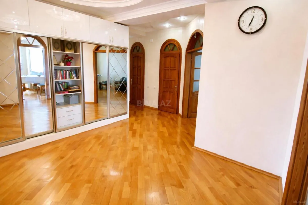 Satılır 3 otaqlı mənzil 142 m²