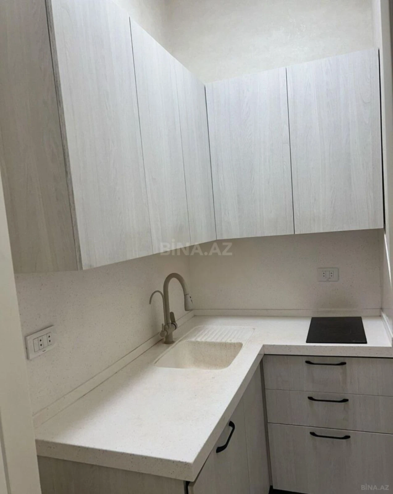 Satılır 3 otaqlı mənzil 107 m²