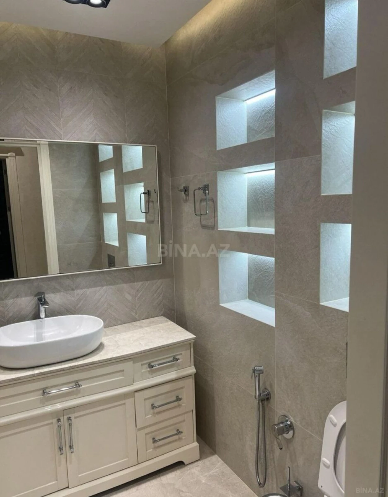 Satılır 3 otaqlı mənzil 107 m²