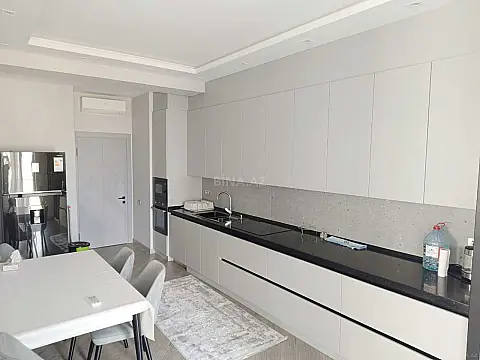 Kirayə verilir 3 otaqlı mənzil 150 m²
