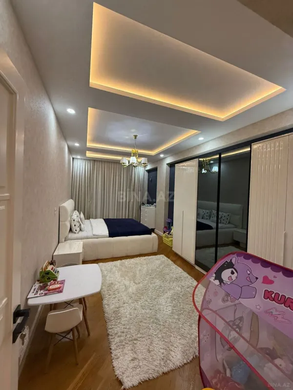 Satılır 3 otaqlı mənzil 136 m²