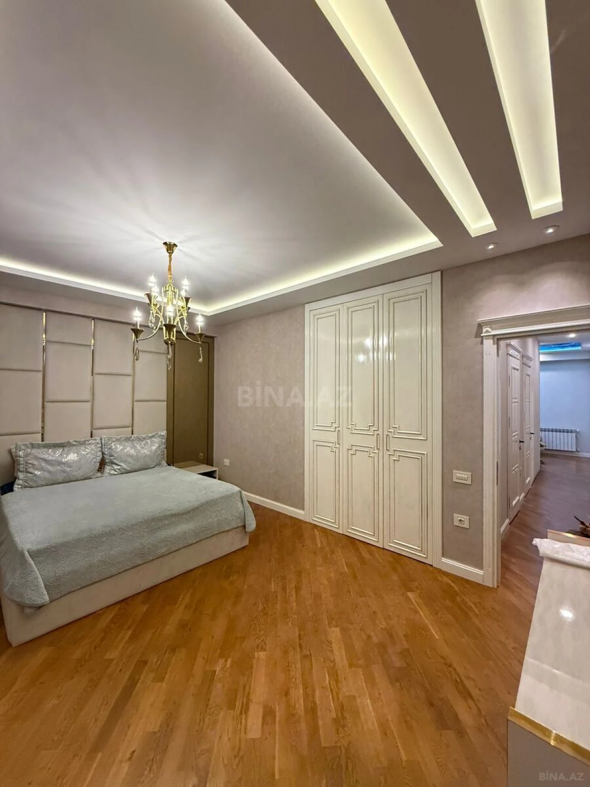 Satılır 3 otaqlı mənzil 136 m²