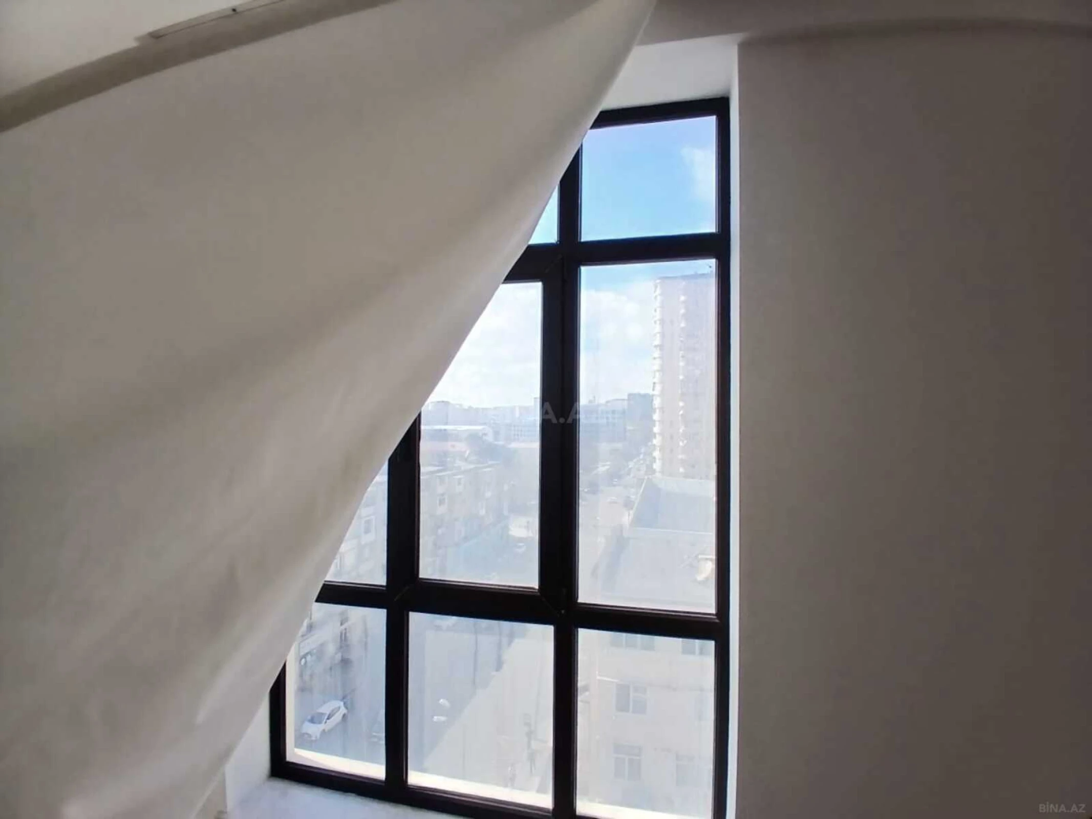 Satılır 3 otaqlı mənzil 110 m²