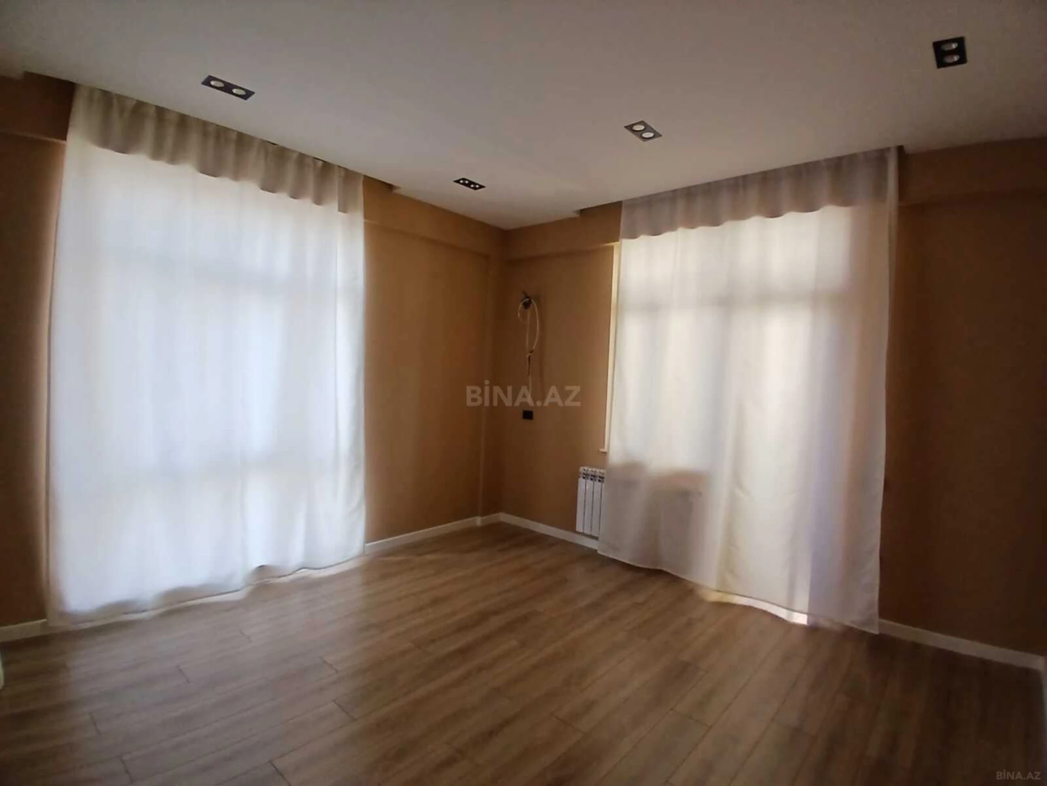 Satılır 3 otaqlı mənzil 110 m²