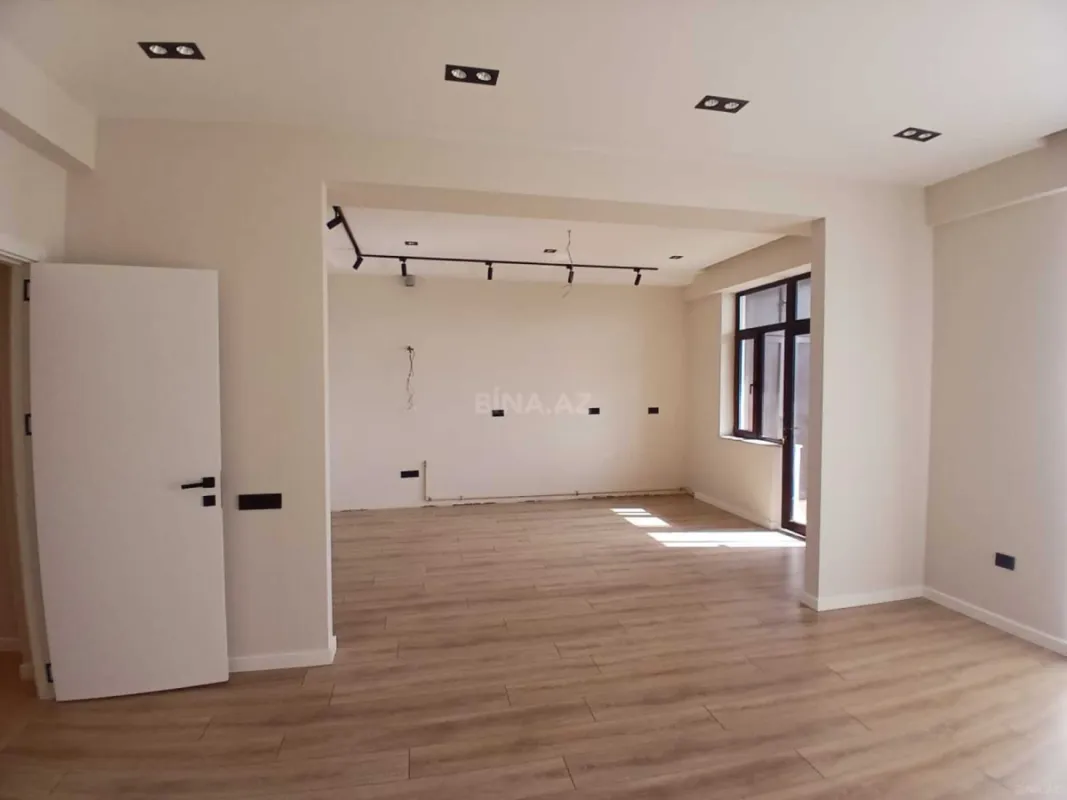 Satılır 3 otaqlı mənzil 110 m²